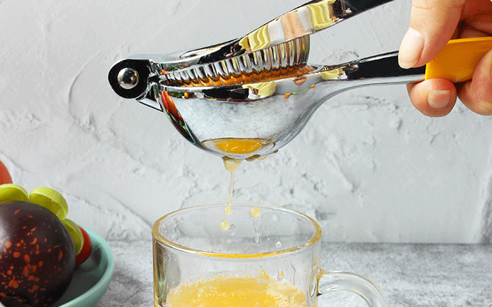 Stainless Steel Lemon Squeeze with Non-Slip Silicone Handle, Large Capacity Orange Citrus Manual Juicer