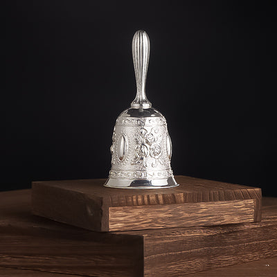 The stainless steel bar produces cocktails on the whole scene to drink the atmosphere ring bell kitchen call dish pass the dish bell