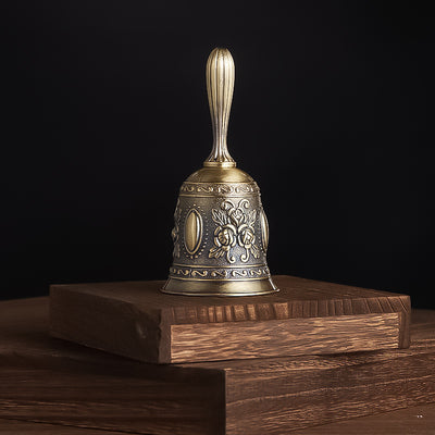 The stainless steel bar produces cocktails on the whole scene to drink the atmosphere ring bell kitchen call dish pass the dish bell