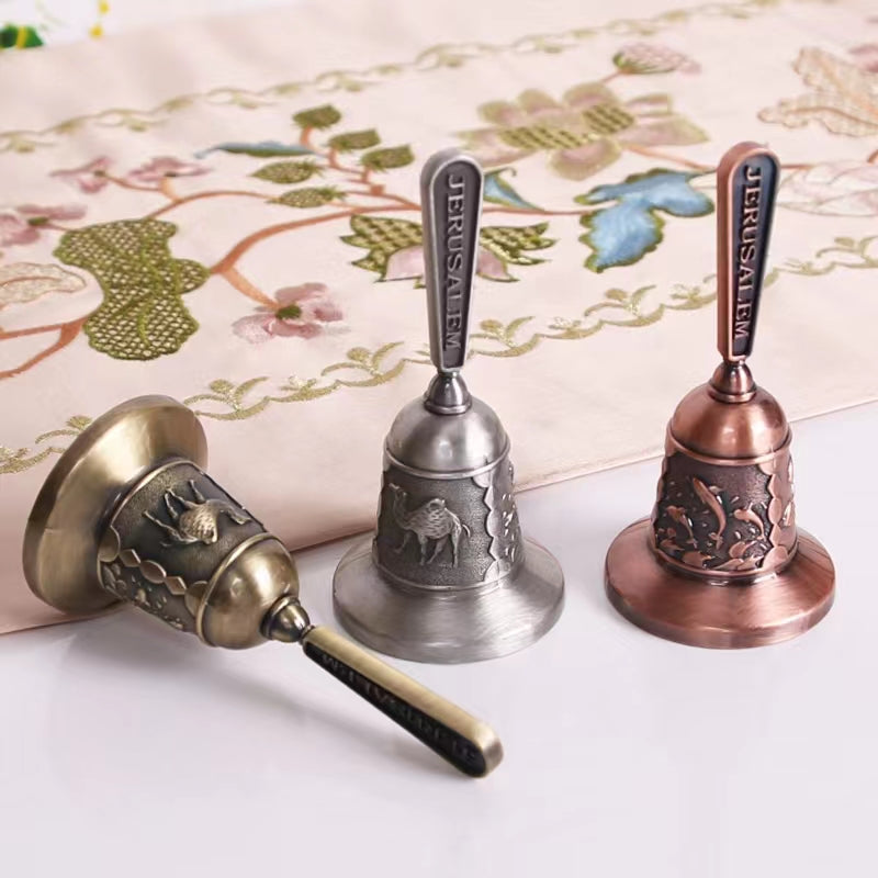 The Stainless Steel Bar Produces Cocktails, The Atmosphere Of Drinking, The Kitchen Bell, And The Bell