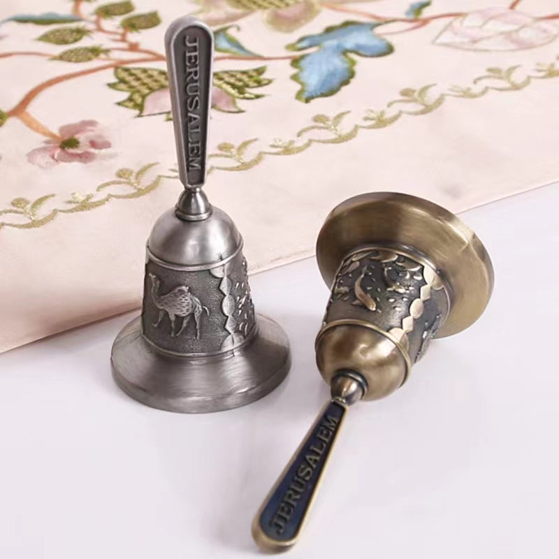 The Stainless Steel Bar Produces Cocktails, The Atmosphere Of Drinking, The Kitchen Bell, And The Bell