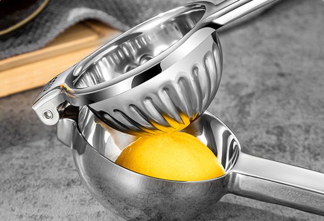 Stainless Steel Lemon Squeeze with Non-Slip Silicone Handle, Large Capacity Orange Citrus Manual Juicer