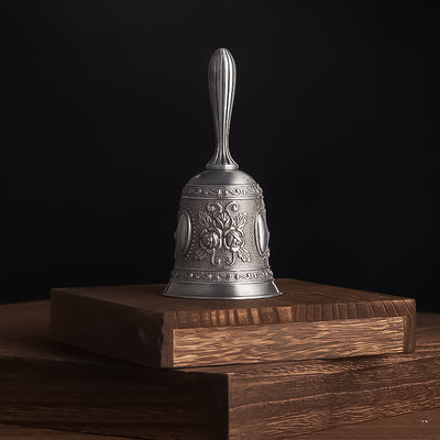 The stainless steel bar produces cocktails on the whole scene to drink the atmosphere ring bell kitchen call dish pass the dish bell