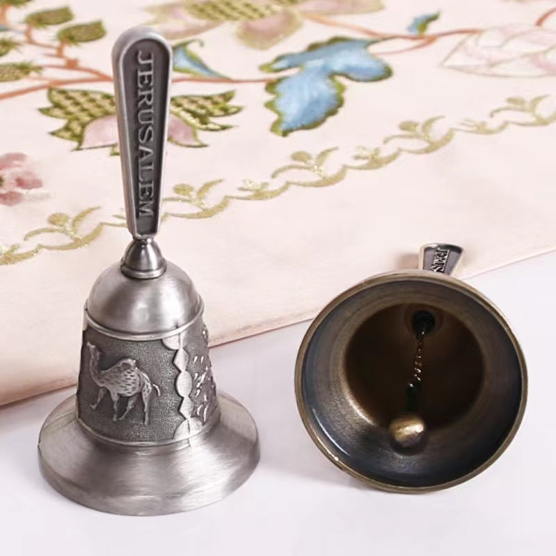 The Stainless Steel Bar Produces Cocktails, The Atmosphere Of Drinking, The Kitchen Bell, And The Bell